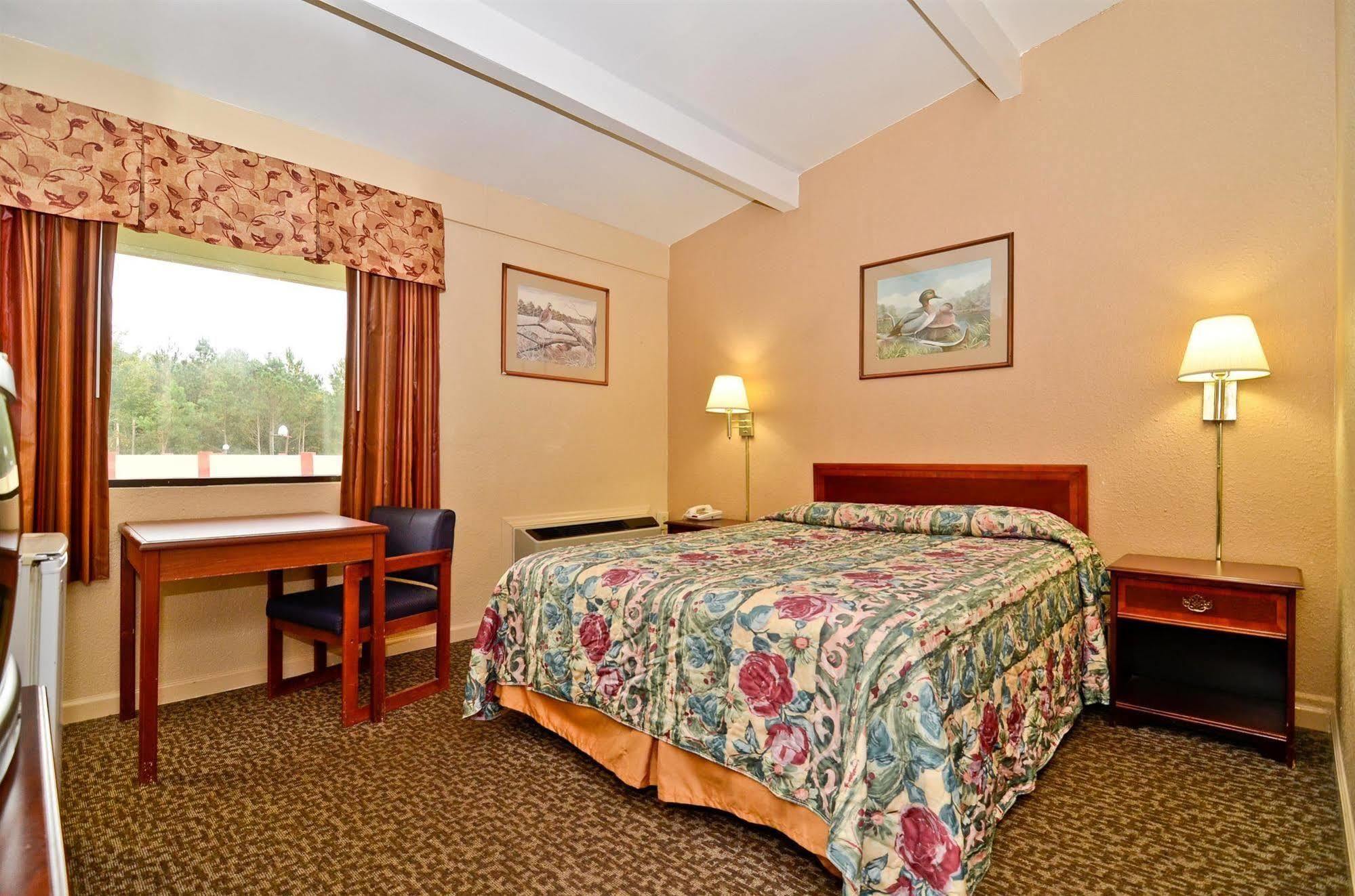Americas Best Value Inn Smithfield Quarto foto