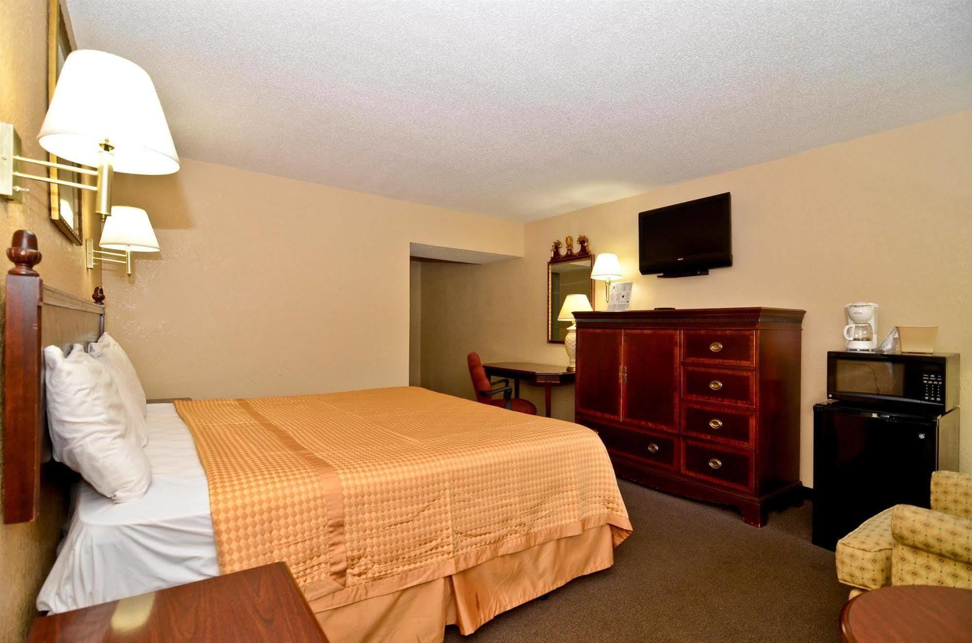 Americas Best Value Inn Smithfield Quarto foto