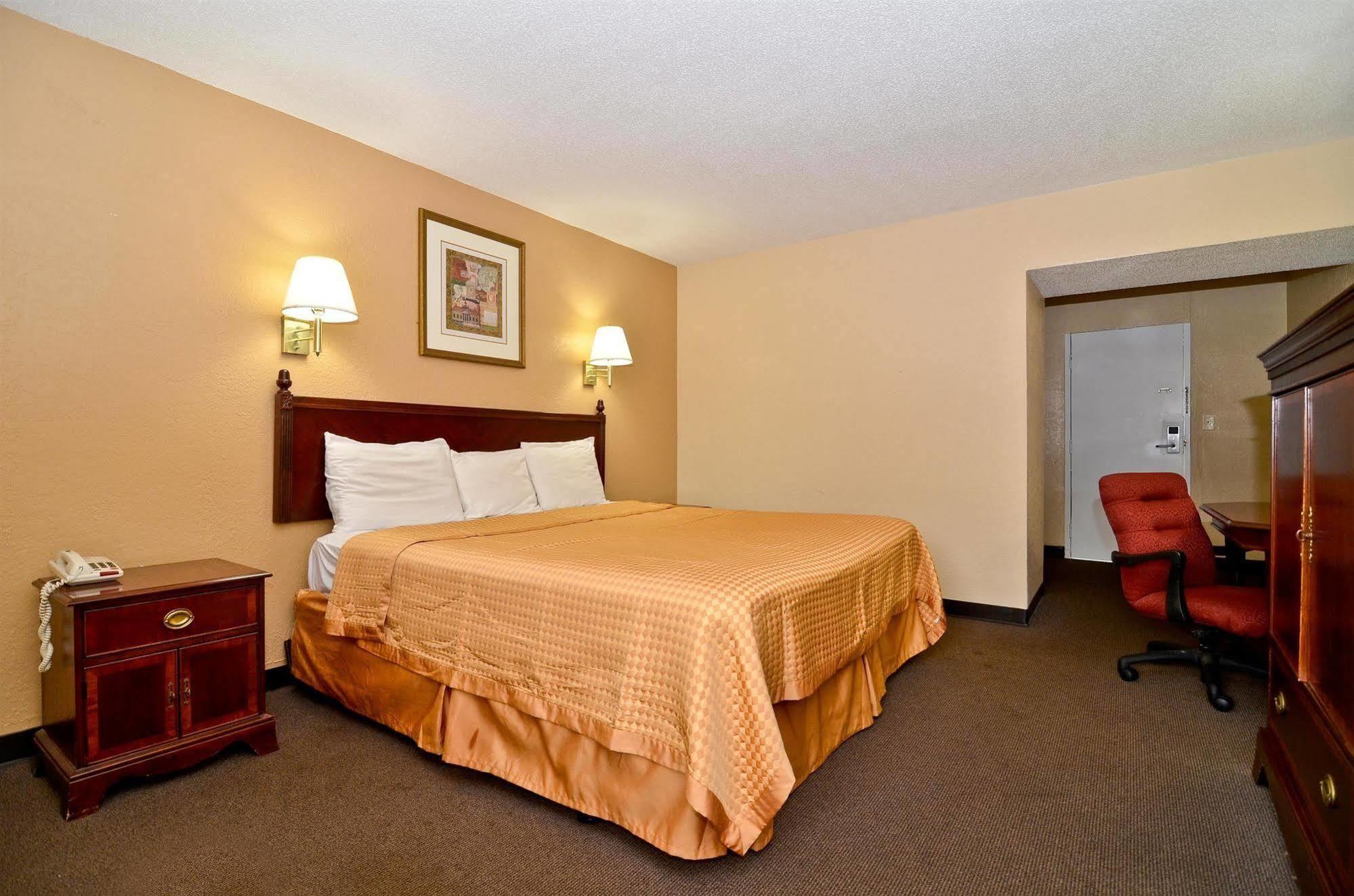 Americas Best Value Inn Smithfield Quarto foto